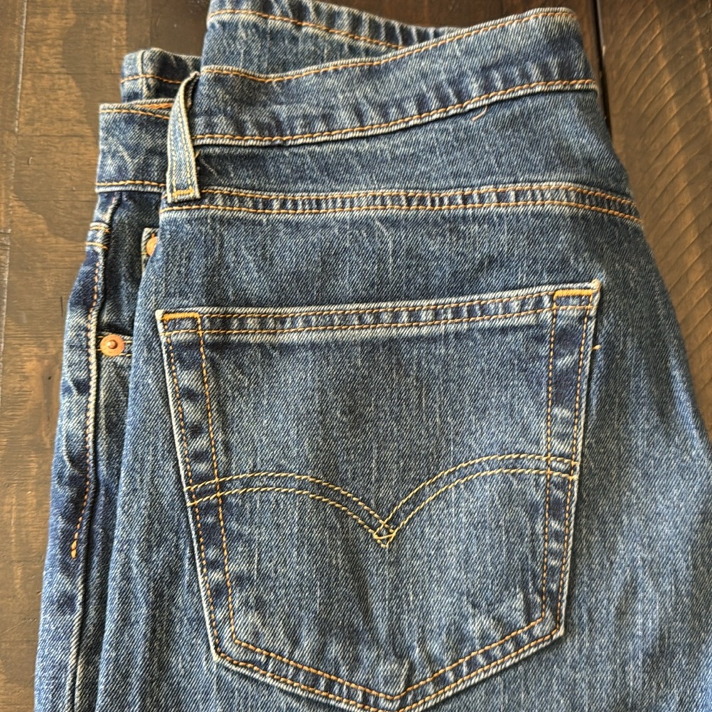 Men's Levi Strauss & Co. Blue Jeans. Size 32" W 34" L - Picture 14 of 16